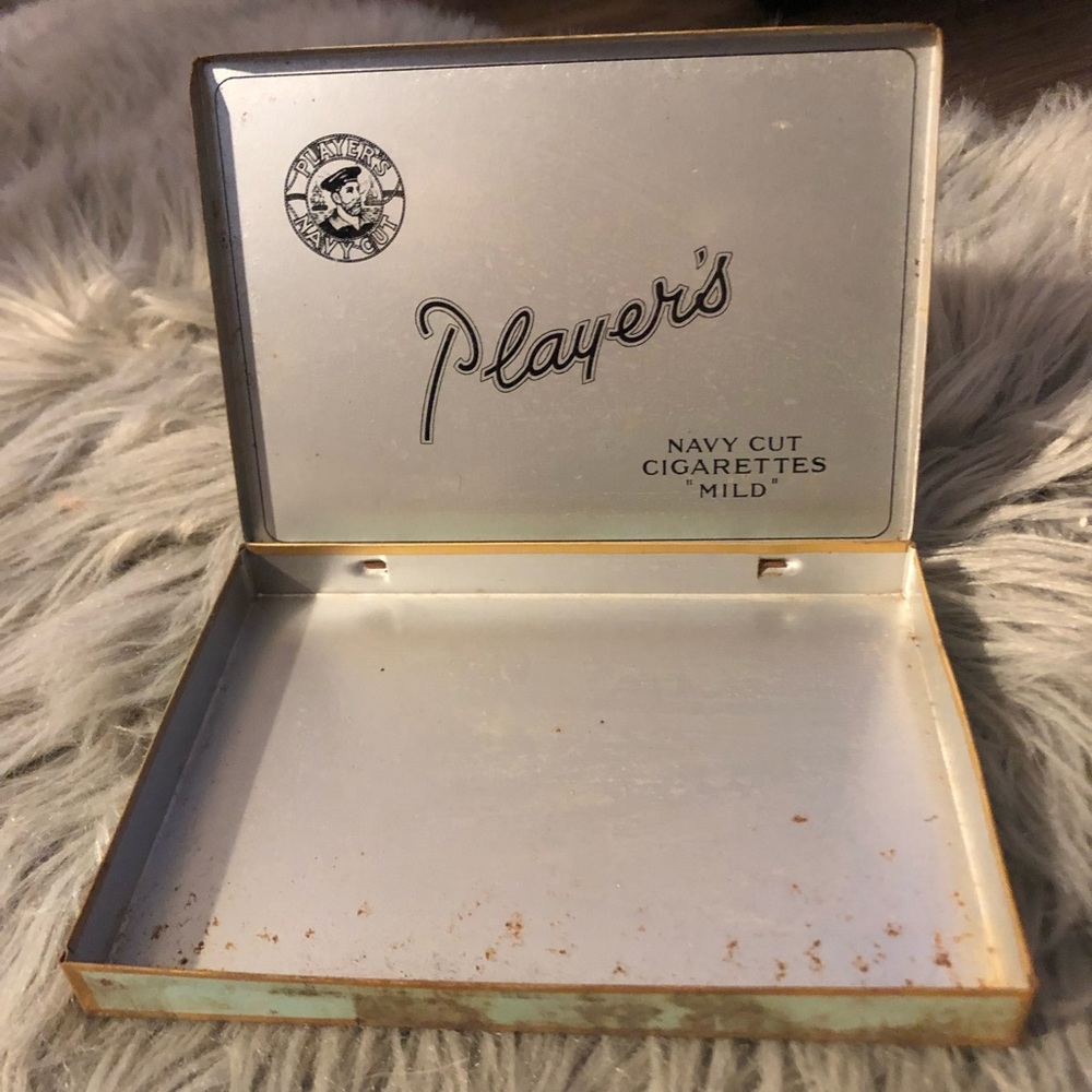 Player’s cigarettes tin box